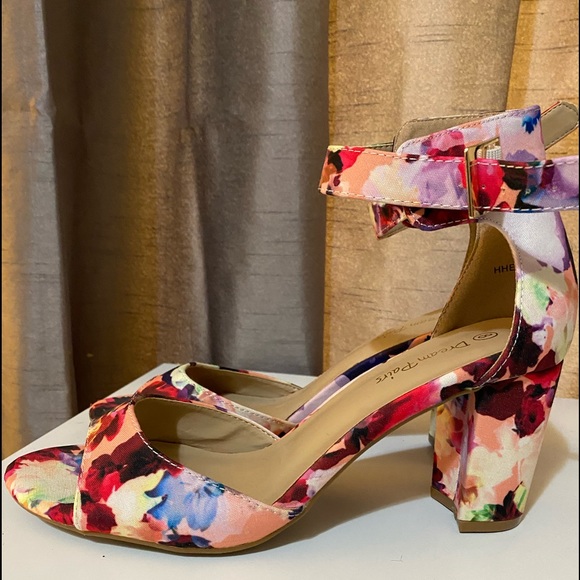 Shoes - DREAM PAIRS HHER Women's Low Heel Sandals size 8
